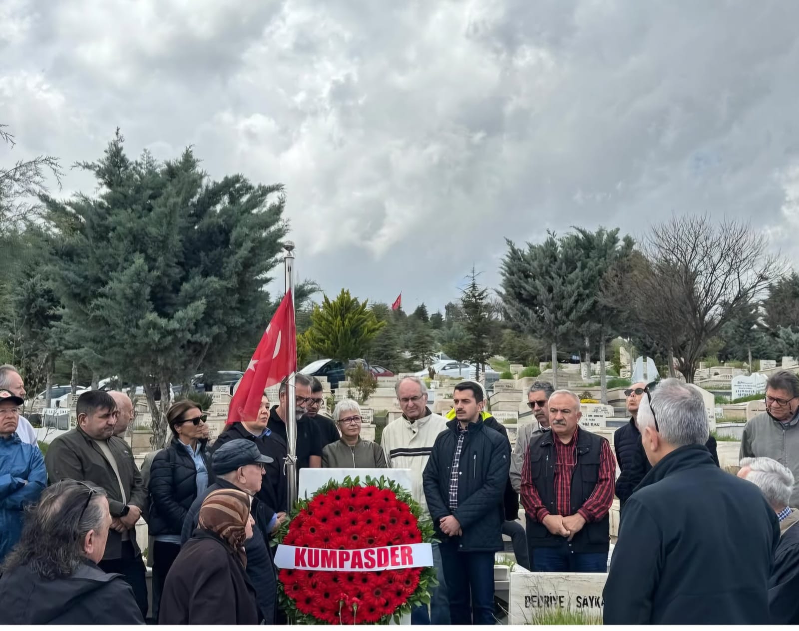 Dz. Kur. Alb. Murat ÖZENALP, vefatının 11'inci yılında kabri başında anılmıştır.