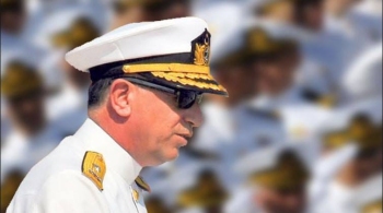 Amiral Cem Aziz ÇAKMAK, yaşama veda edişinin 10. yılında mezarı başında anılmıştır.